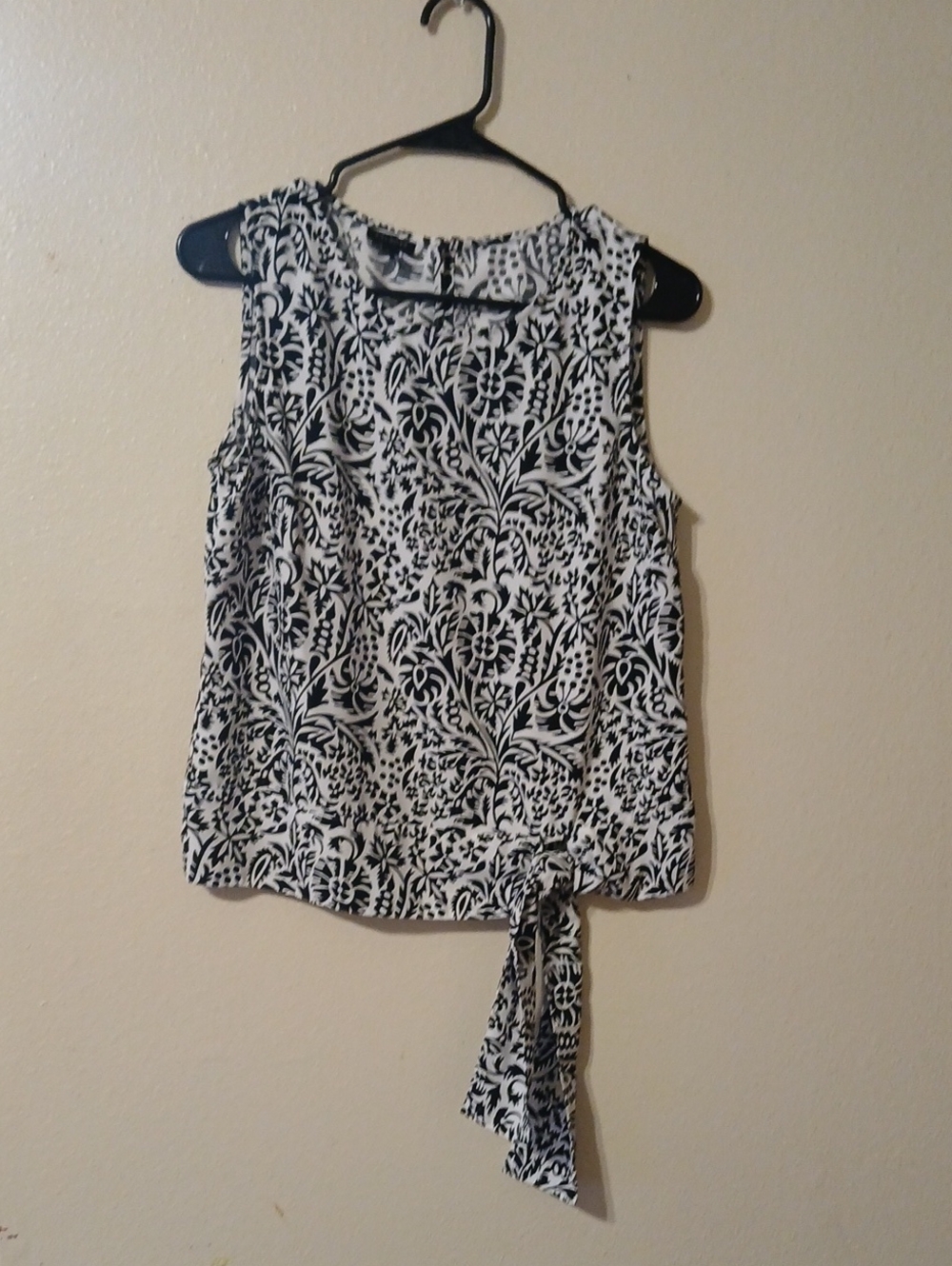 Talbots Black & White Sleeveless Tie-Hem Floral Print Top